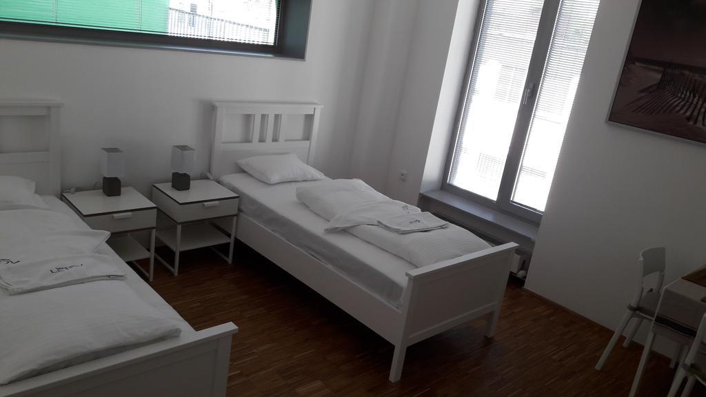 Hotel & Hostel Letov Прага Экстерьер фото