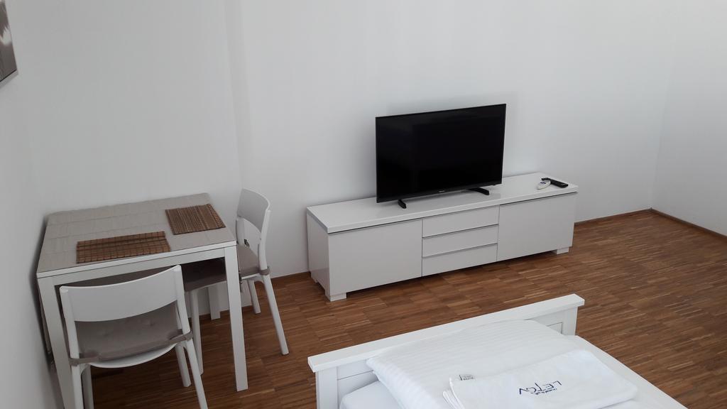 Hotel & Hostel Letov Прага Экстерьер фото