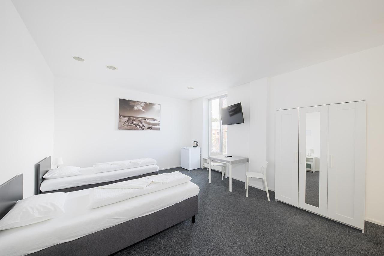 Hotel & Hostel Letov Прага Экстерьер фото